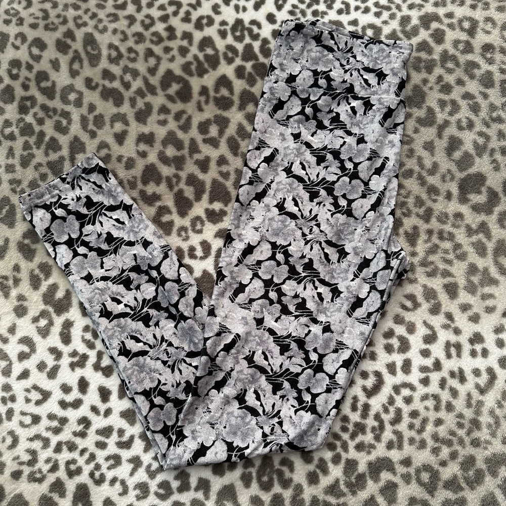 LuLaRoe Floral Print Leggings in Black One Size 2-10 Women’s